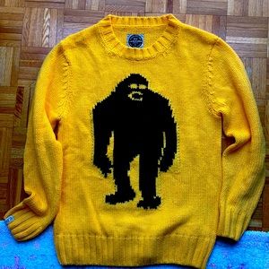 Funky yellow sweater